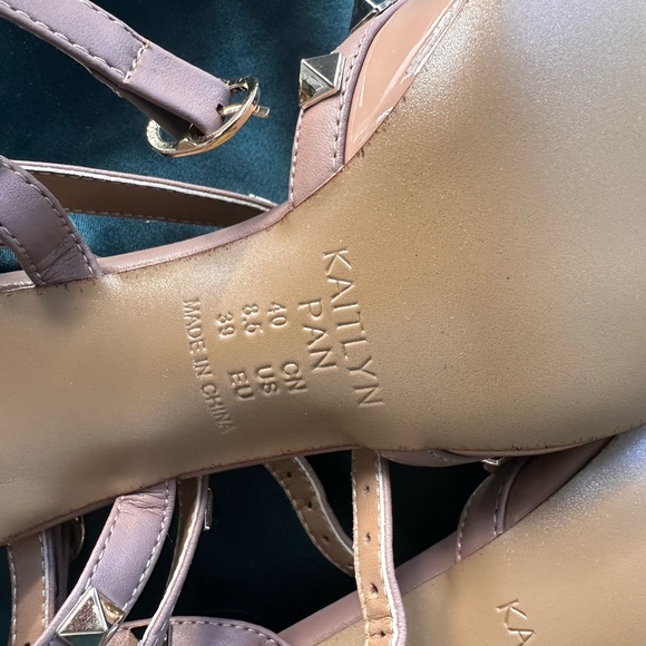 Kaitlyn Pan Poudre Patent Kitten Heels – Nude Trim with Gold Studs Size 8.5 - Picture 7 of 7